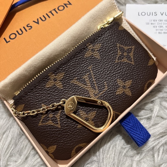 Louis Vuitton- Monogram Key Pouch - Picture 2 of 5